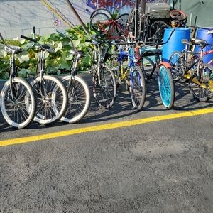 I'm selling this bikes  Vendo estas bicicletas